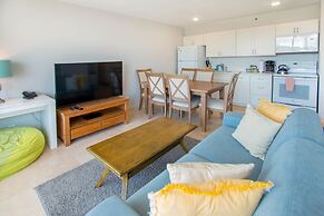 Waikiki Banyan - Ocean View Tower 1 Suite 3209