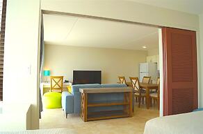 Waikiki Banyan - Ocean View Tower 1 Suite 3209