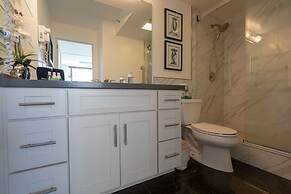 Waikiki Banyan - Partial Ocean View Tower 2 Suite 1204