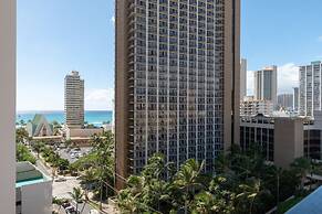 Waikiki Banyan - Partial Ocean View Tower 2 Suite 1204
