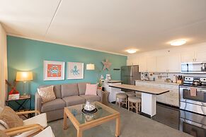 Waikiki Banyan - Partial Ocean View Tower 2 Suite 1204