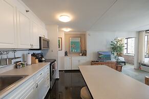 Waikiki Banyan - Partial Ocean View Tower 2 Suite 1204