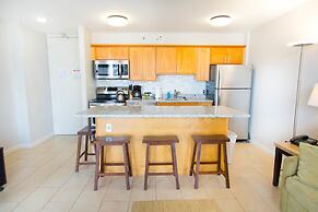 Waikiki Banyan - Ocean View Tower 1 Suite 2210