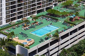 Waikiki Banyan - Ocean View Tower 1 Suite 2210