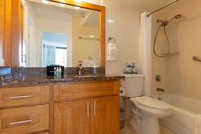 Waikiki Banyan - Pool View Tower 1 Suite 1501