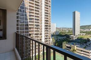 Waikiki Banyan - Pool View Tower 1 Suite 1501