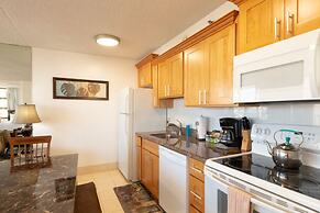 Waikiki Banyan - Pool View Tower 1 Suite 1501