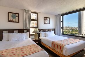 Waikiki Banyan - Pool View Tower 1 Suite 1501