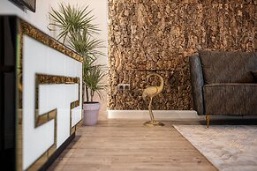 Kanopian Penthouse Hotel