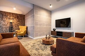 Kanopian Penthouse Hotel