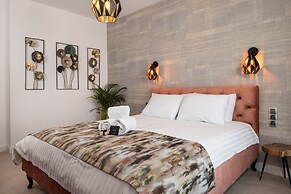 Kanopian Penthouse Hotel
