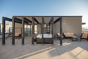 Kanopian Penthouse Hotel