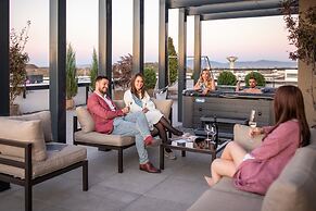 Kanopian Penthouse Hotel