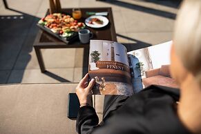 Kanopian Penthouse Hotel