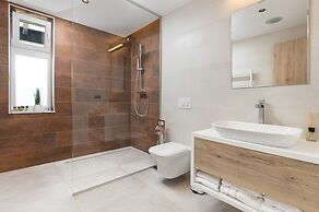 Kanopian Penthouse Hotel