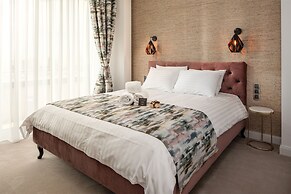 Kanopian Penthouse Hotel