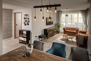 Kanopian Penthouse Hotel