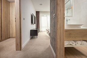 Kanopian Penthouse Hotel