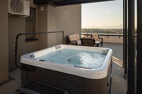Kanopian Penthouse Hotel