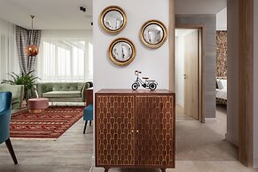 Kanopian Penthouse Hotel