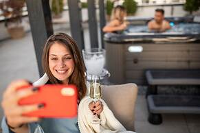 Kanopian Penthouse Hotel