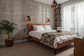 Kanopian Penthouse Hotel