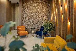 Kanopian Penthouse Hotel