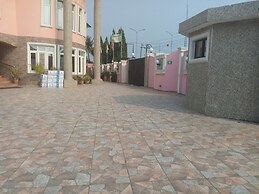 Flamingo Hotel & Suites