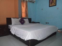 Flamingo Hotel & Suites