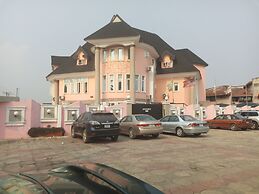 Flamingo Hotel & Suites