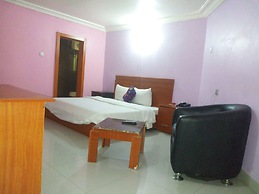 Flamingo Hotel & Suites