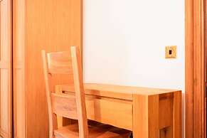 JOIVY 5 Bedroom Apt Near Meadows & George Square