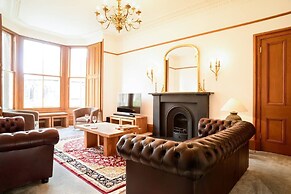 JOIVY 5 Bedroom Apt Near Meadows & George Square