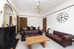 JOIVY 5 Bedroom Apt Near Meadows & George Square