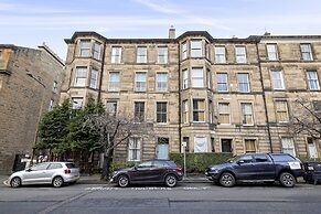 JOIVY 5 Bedroom Apt Near Meadows & George Square