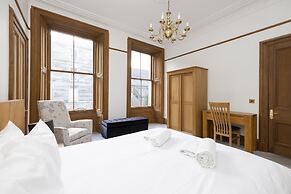 JOIVY 5 Bedroom Apt Near Meadows & George Square