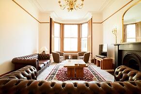 JOIVY 5 Bedroom Apt Near Meadows & George Square