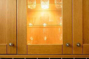 JOIVY 5 Bedroom Apt Near Meadows & George Square