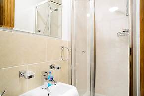 JOIVY 5 Bedroom Apt Near Meadows & George Square