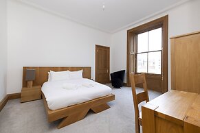 JOIVY 5 Bedroom Apt Near Meadows & George Square