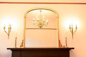 JOIVY 5 Bedroom Apt Near Meadows & George Square