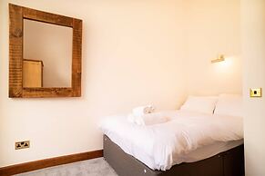 JOIVY 5 Bedroom Apt Near Meadows & George Square