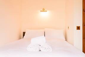 JOIVY 5 Bedroom Apt Near Meadows & George Square