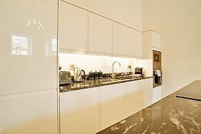 JOIVY Luxury George Street Apartments: Edinburgh Suite