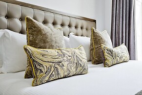 JOIVY Luxury George Street Apartments: Edinburgh Suite