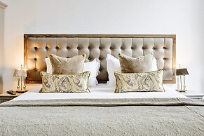 JOIVY Luxury George Street Apartments: Edinburgh Suite