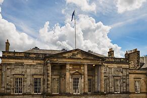 JOIVY Luxury George Street Apartments: Edinburgh Suite