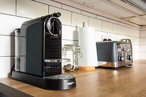 JOIVY Bright and Spacious 4-bedroom Apart in Stockbridge