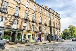 JOIVY Bright and Spacious 4-bedroom Apart in Stockbridge