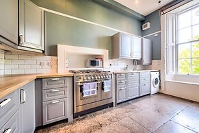 JOIVY Bright and Spacious 4-bedroom Apart in Stockbridge